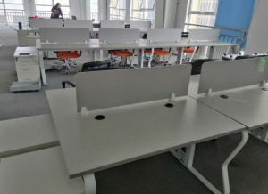 成都回收辦公隔斷,鐵皮柜保險(xiǎn)柜,培訓(xùn)桌椅